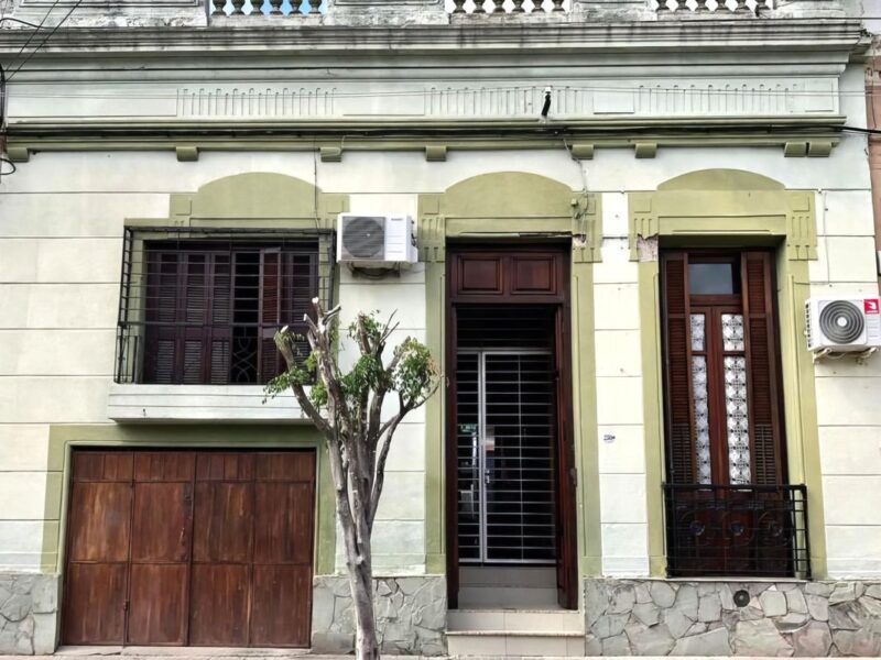 Casa antigua reciclada en calle Brasil 230