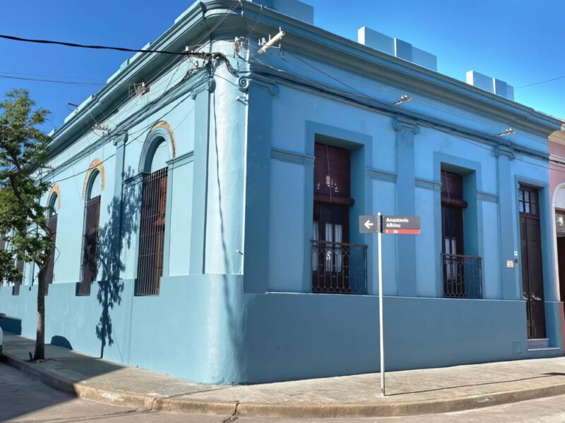 Casa colonial en Uruguay 259, esquina Albisu